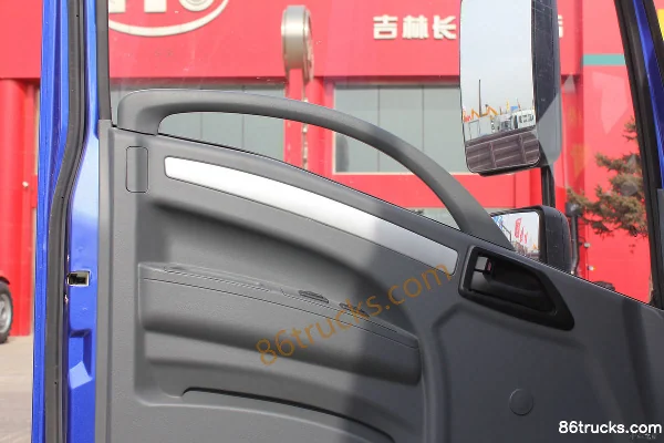 Tangjun Ouling T7 Series 129hp 4X2(6 wheels) 4.05m dump truck (Changtai) Cab (1) | 86Trucks