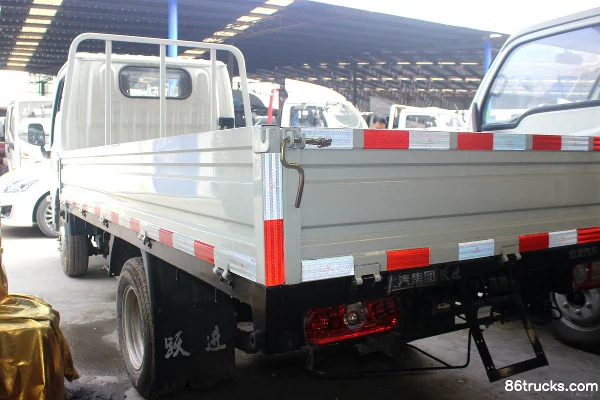 Yuejin Fuxing S80 88hp 4X2(6 wheels) Diesel 3.65m single-row flatbed truck Exterior (3) | 86Trucks
