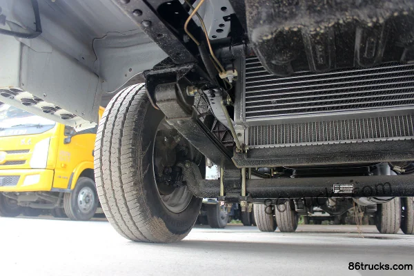 Yuejin Fuxing S80 88hp 4X2(6 wheels) Diesel 3.65m single-row flatbed truck Chassis (3) | 86Trucks