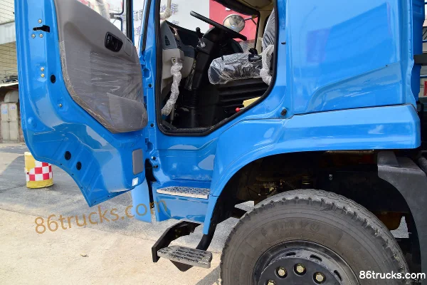 Dongfeng Lituo T25 160hp 4X2(6 wheels) 3.7m Dump Truck Cab (2) | 86Trucks