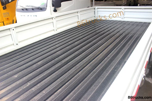 Yuejin Fuxing S80 88hp 4X2(6 wheels) Diesel 3.65m single-row flatbed truck Body (3) | 86Trucks