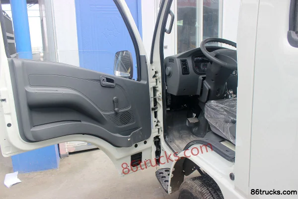 Yuejin Xiaofuxing S50Q 1.3L 87 hp 4X2(6 wheels) Gasoline 2.575m Double Row Van Mini Truck Cab (1) | 86Trucks