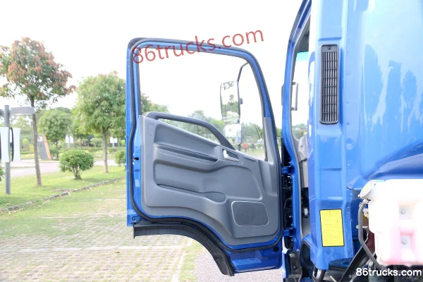 JAC Shuailing Q6 141hp 4X2(6 wheels) 4.12m Single Row Van Light Truck Cab (2) | 86Trucks