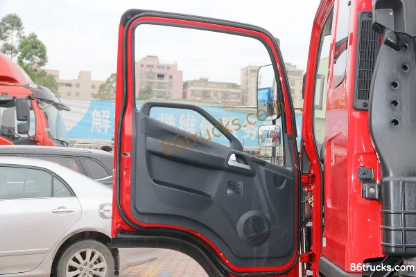 FAW Jiefang J6F Wide Body 160hp 4X2(6 wheels) 4.78m Semi-row Box Light Truck (China VI) Cab (1) | 86Trucks