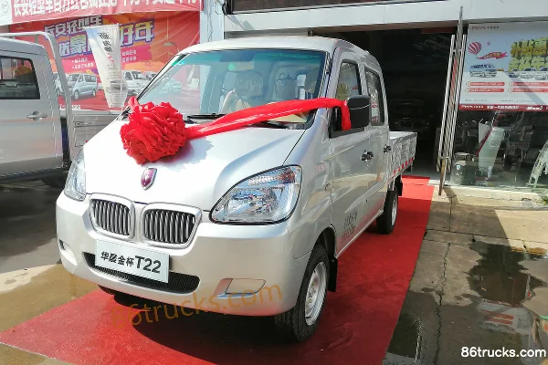 Jinbei T22 2018 Model Standard Type 1.3L 82 hp 4X2(6 wheels) Gasoline 2.04m Double Row Van Mini Truck Exterior