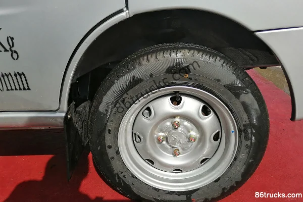 Jinbei T22 Édition 2018 Standard 1,3 L 82 ch 4X2(6 roues) Essence Camion micro plateau double cabine 2,04 m Châssis (2) | 86Trucks