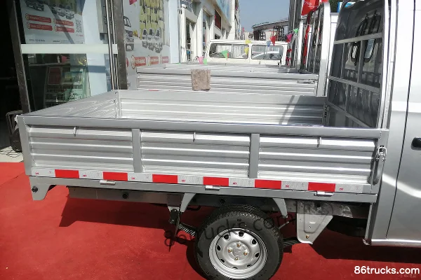 Jinbei T22 Édition 2018 Standard 1,3 L 82 ch 4X2(6 roues) Essence Camion micro plateau double cabine 2,04 m Carrosserie (3) | 86Trucks