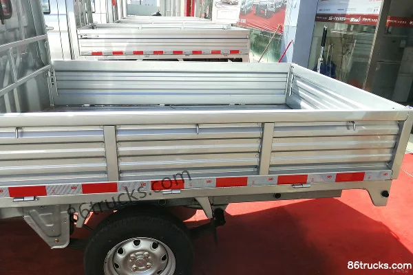 Jinbei T22 Édition 2018 Standard 1,3 L 82 ch 4X2(6 roues) Essence Camion micro plateau double cabine 2,04 m Carrosserie (1) | 86Trucks