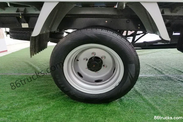 Jinbei Xinyuan T22S 1.3L 85hp 4X2(6 wheels) gasoline 2.55m double-row flatbed micro truck Chassis (1) | 86Trucks