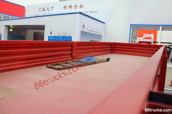 Jinbei Jinqi 120hp 4X2(6 wheels) 5.2m single-row stake light truck Body (3) | 86Trucks