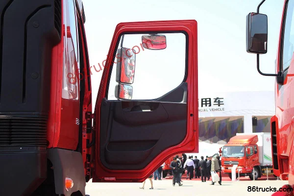 Dongfeng Liuqi Chenglong M5 camion lourd 350 ch 6X4(10 roues) tracteur routier Cabine (3) | 86Trucks
