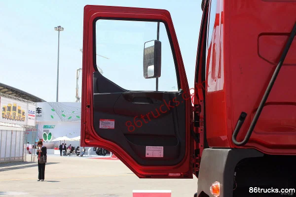 Dongfeng Liuqi Chenglong M5 camion lourd 350 ch 6X4(10 roues) tracteur routier Cabine (1) | 86Trucks