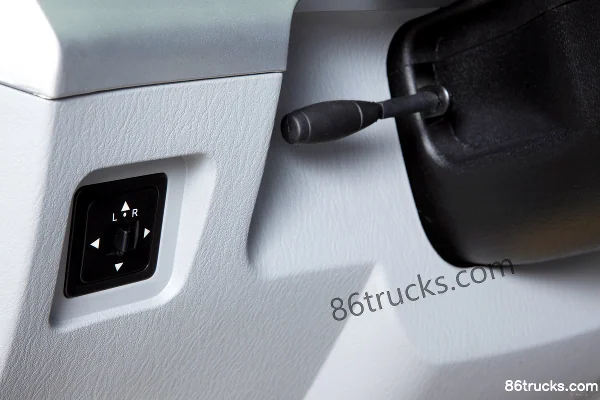 2010 GAC Gonow Caiyun 100 Series Comfort 2.2L Diesel Double-row Pickup Chassis (3) | 86Trucks