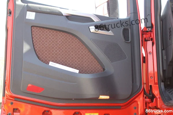 FAW Jiefang J7 Heavy Truck Spring Festival Gala Custom Edition 550 hp 6X4(10 wheels) Tractor Truck Cab (1) | 86Trucks