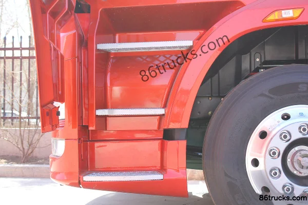 FAW Jiefang J7 Heavy Truck Spring Festival Gala Custom Edition 550 hp 6X4(10 wheels) Tractor Truck Cab (2) | 86Trucks