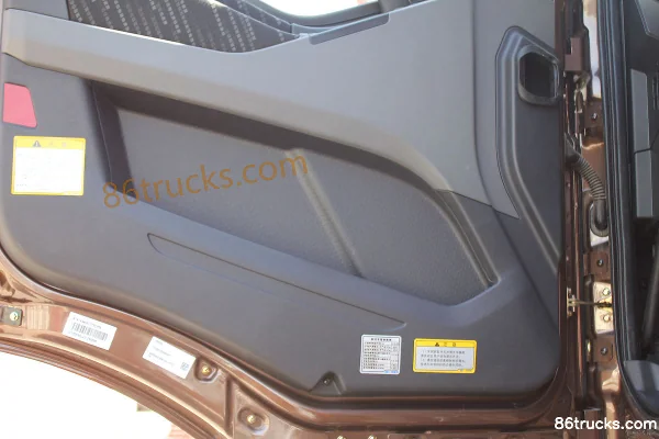 FAW Jiefang nouveau J6P camion lourd version leader version nord 550 ch 6X4(10 roues) tracteur routier Cabine (2) | 86Trucks
