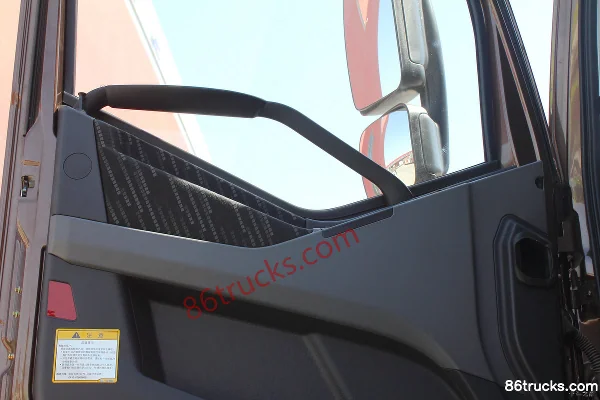 FAW Jiefang nouveau J6P camion lourd version leader version nord 550 ch 6X4(10 roues) tracteur routier Cabine (1) | 86Trucks