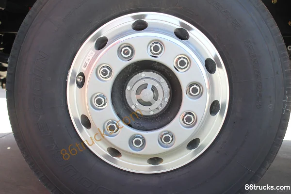 FAW Jiefang nouveau J6P camion lourd version leader version nord 550 ch 6X4(10 roues) tracteur routier Châssis (2) | 86Trucks