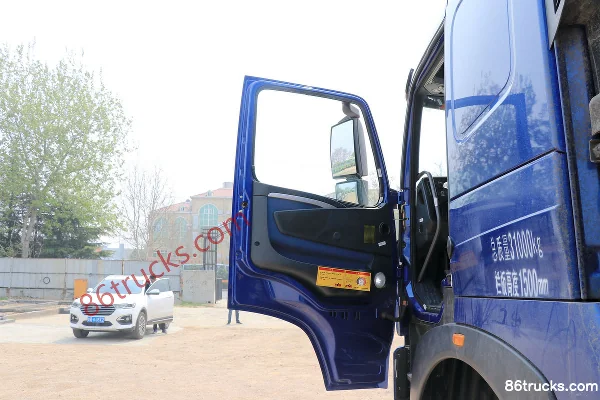 Sinotruk HOWO T7H 400hp 8X4(12 wheels) 7.8m dump truck Cab (2) | 86Trucks