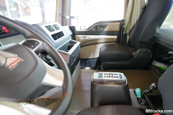 Sinotruk HOWO T5G Heavy Truck 25T 6X4(10 wheels) Driverless Electric Tractor Truck 248.22kWh Cab (3) | 86Trucks