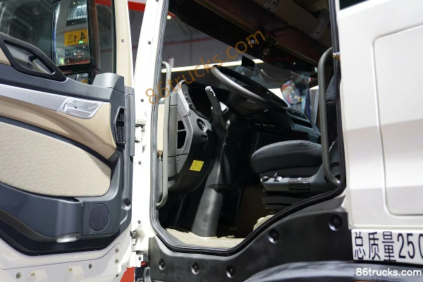 Sinotruk HOWO T5G Heavy Truck 25T 6X4(10 wheels) Driverless Electric Tractor Truck 248.22kWh Cab (1) | 86Trucks