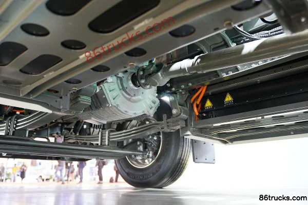 Sinotruk HOWO T5G Heavy Truck 25T 6X4(10 wheels) Driverless Electric Tractor Truck 248.22kWh Chassis (3) | 86Trucks