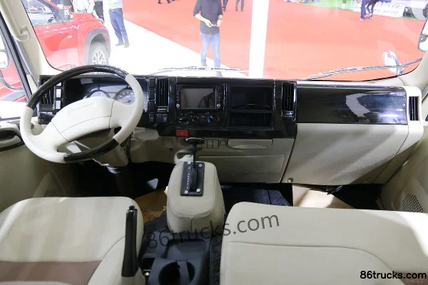 Isuzu 700P Single Row Motorhome 4X2(6 wheels) Cab (1) | 86Trucks