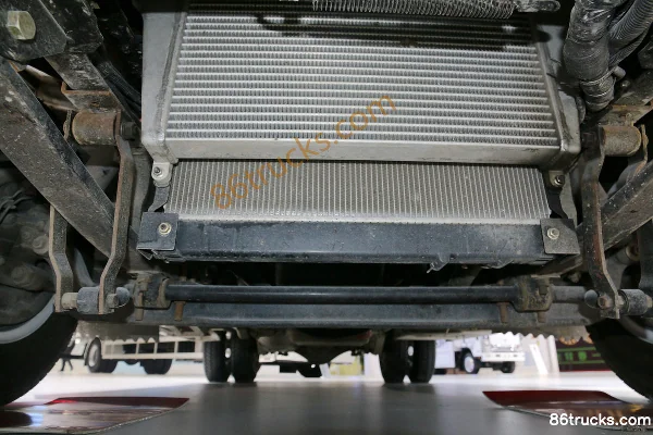 Isuzu 700P Single Row Motorhome 4X2(6 wheels) Chassis (1) | 86Trucks