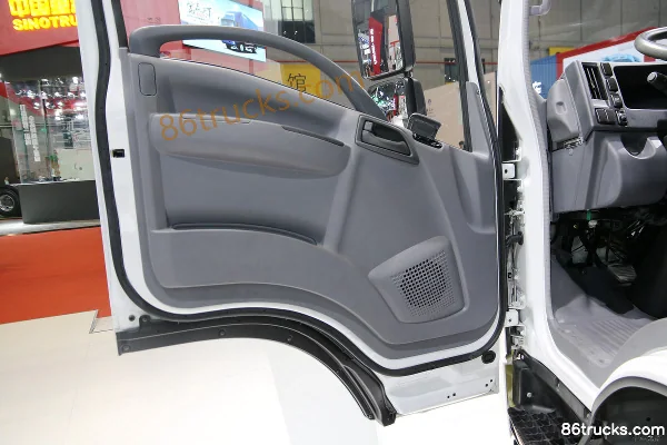 Qingling Isuzu NLR/NMR 120 hp 4X2(6 wheels) 4.13m Single Row Van Light Truck (China VI) Cab (2) | 86Trucks
