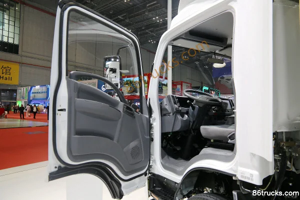 Qingling Isuzu NLR/NMR 120 hp 4X2(6 wheels) 4.13m Single Row Van Light Truck (China VI) Cab (1) | 86Trucks