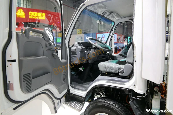 Qingling Isuzu EV100 4.5T 4.25m Single Row Pure Electric Van Light Truck (Range 330) 96.77kWh 4X2(6 wheels) Interior (1) | 86Trucks
