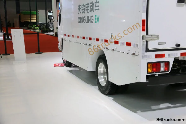 Qingling Isuzu EV100 4.5T 4.25m Single Row Pure Electric Van Light Truck (Range 330) 96.77kWh 4X2(6 wheels) Body (2) | 86Trucks