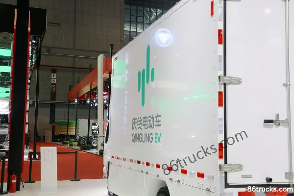Qingling Isuzu EV100 4.5T 4.25m Single Row Pure Electric Van Light Truck (Range 330) 96.77kWh 4X2(6 wheels) Body (1) | 86Trucks