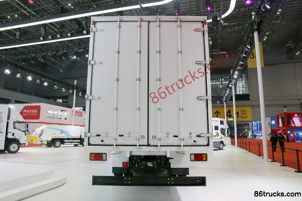 Isuzu FVR Heavy Truck 408 hp 4X2(6 wheels) Van Cargo Truck Exterior (3) | 86Trucks