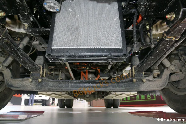 Isuzu EVK100 7,3T cabine simple benne à ordures électrique (marque Sanli) 4X2(6 roues) Châssis (1) | 86Trucks