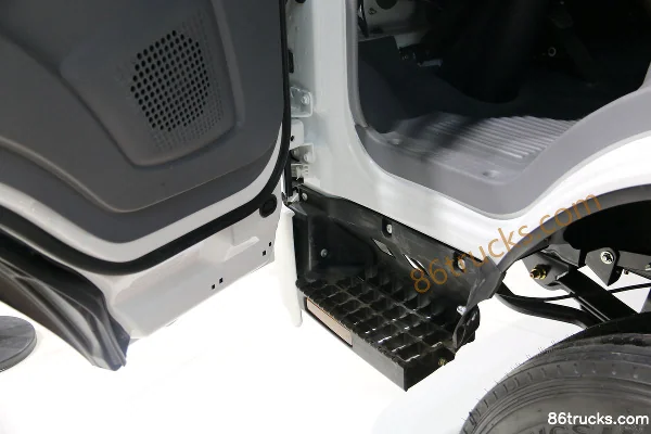 Qingling 10T 9m Single Row Hydrogen Fuel Cell Cargo Truck 4X2(6 wheels) Interior (3) | 86Trucks