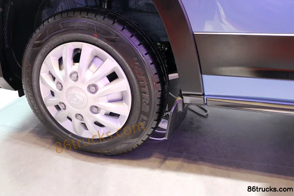 SAIC MAXUS V90 Business Edition 218 hp 7-Seat Manual Long Wheelbase Commercial Van Chassis (2) | 86Trucks