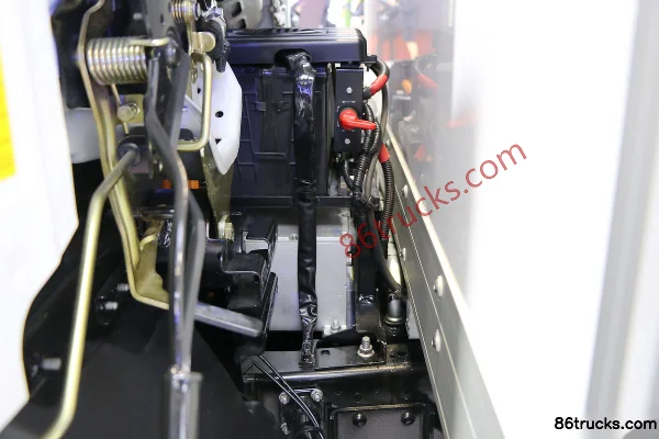 Yuejin Beyond EC500i 10T 5.2m Single Cab Pure Electric Smart City Logistics Truck 207.5kWh 4X2(6 wheels) Chassis (3) | 86Trucks