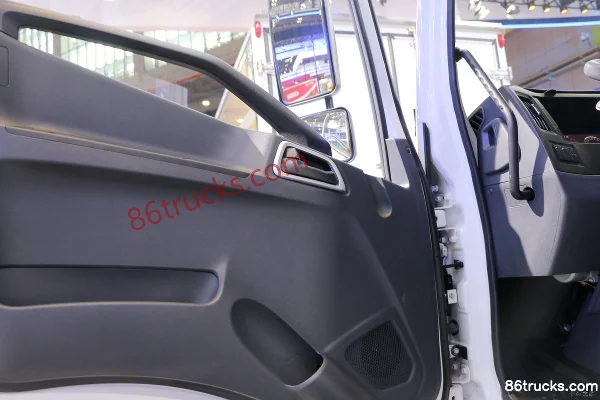 Yuejin Beyond EC500i 10T 5.2m Single Cab Pure Electric Smart City Logistics Truck 207.5kWh 4X2(6 wheels) Interior (1) | 86Trucks