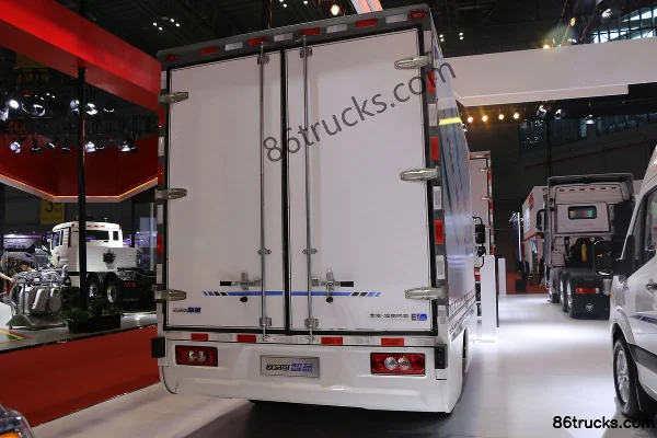Auman Zhilan 4.5T 4.14m single-row pure electric box light truck 104.7kWh 4X2(6 roues) Extérieur (3) | 86Trucks