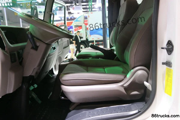 Auman Zhilan 4.5T 4.14m single-row pure electric box light truck 104.7kWh 4X2(6 roues) Intérieur (3) | 86Trucks