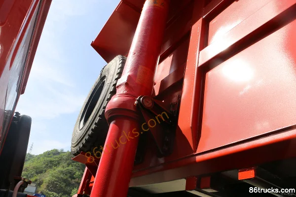 Dongfeng Commercial Vehicle Tianjin Heavy Truck 310hp 8X4(12 wheels) 6.5m dump truck (440 rear axle) Body (1) | 86Trucks
