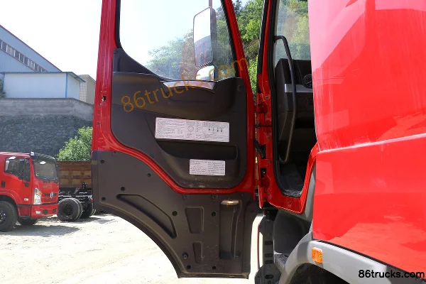 Dongfeng Liuqi Chenglong H7 400 hp 8X4(12 wheels) 7.6m LNG Dump Truck Cab (1) | 86Trucks