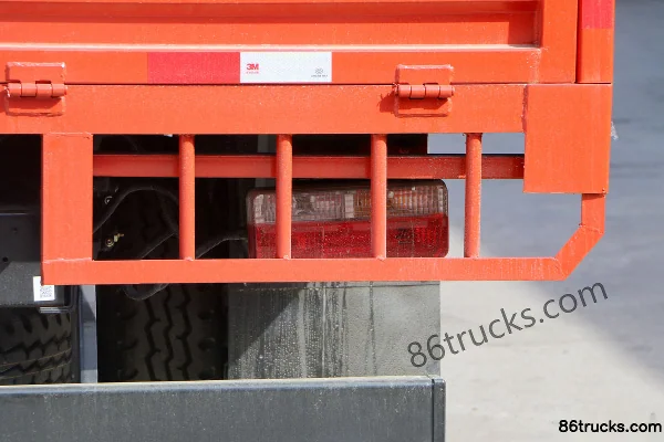 Dongfeng Duolika D6-L 2018 model 150hp 4X2(6 wheels) 3.8m semi-crew stake truck Body (3) | 86Trucks