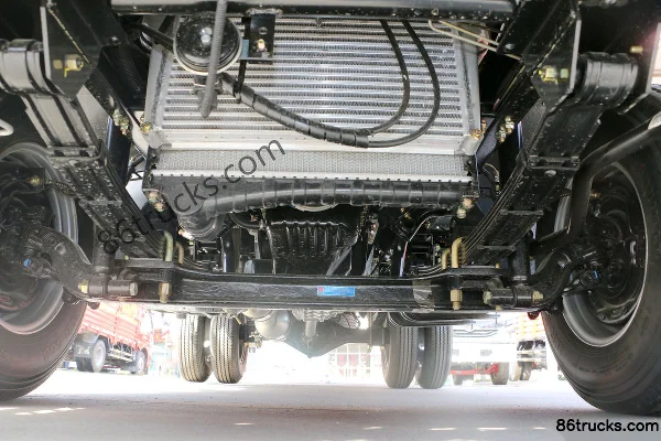 Dongfeng Captain K5 2018 Model 115hp 4X2(6 wheels) 2.8m Double Row Flatbed Light Truck (Hydraulic Brake) Chassis (1) | 86Trucks