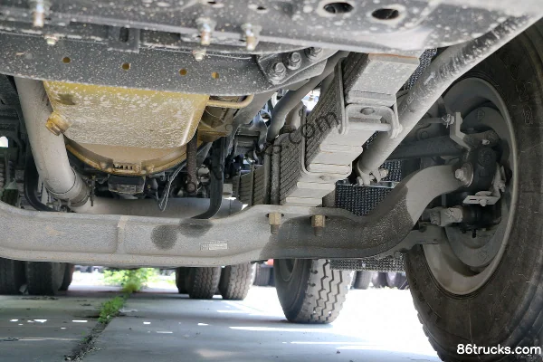 Dongfeng Liuqi Chenglong H5 320 hp 8X4(12 wheels) 7.2m dump truck (12-speed transmission) Chassis (3) | 86Trucks