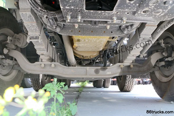 Dongfeng Liuqi Chenglong H5 320 hp 8X4(12 wheels) 7.2m dump truck (12-speed transmission) Chassis (1) | 86Trucks