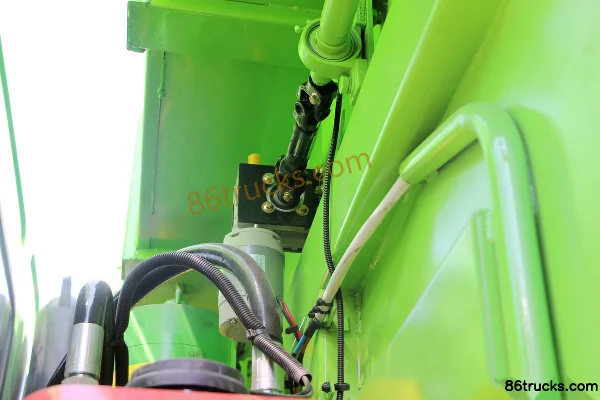 Dongfeng Liuqi Chenglong H7 400 ch 6X4(10 roues) 5,6 m camion benne (China VI) Carrosserie (1) | 86Trucks