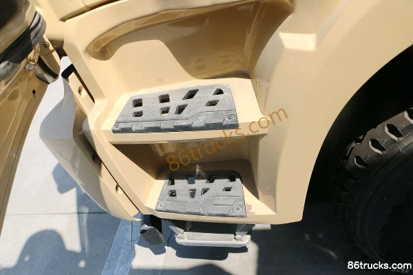 Foton Auman New ETX 9 Series Heavy Truck 336 hp 8X4(12 wheels) 5.8 m Dump Truck (Beijing V Special) Cab (2) | 86Trucks