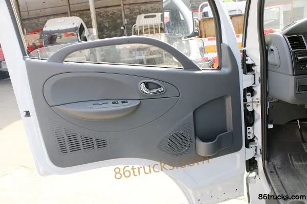 Dongfeng Kaipute K6-M 120hp 4X2(6 wheels) 3.8m Half Row Flatbed Light Truck (China VI) Cab (1) | 86Trucks